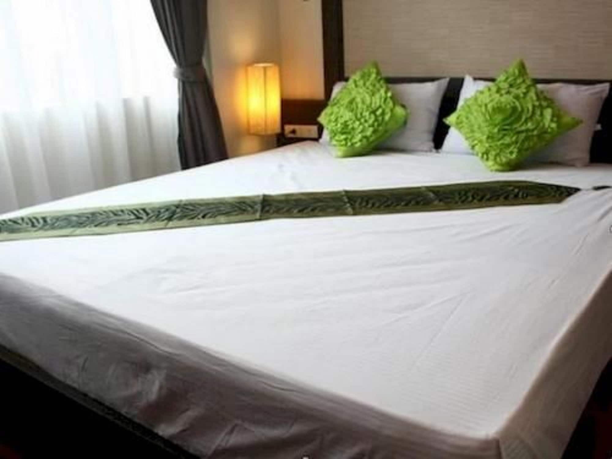 Greenview Ekkamai10 Suite Bangkok Kültér fotó